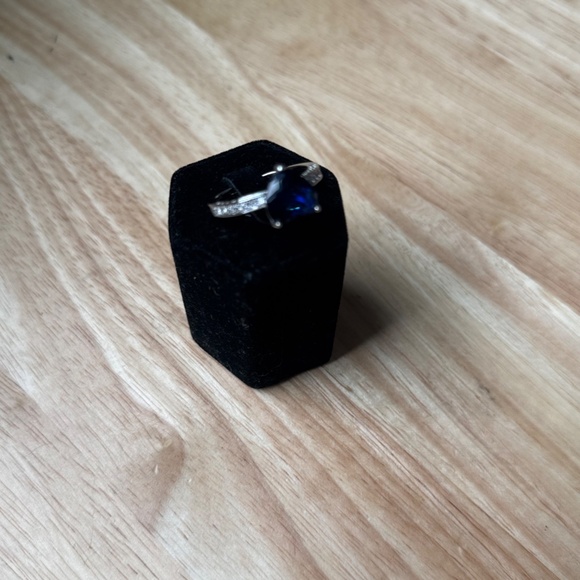 GLAMOUR ENGAGEMENT RING SIZE 6 - Picture 4 of 7